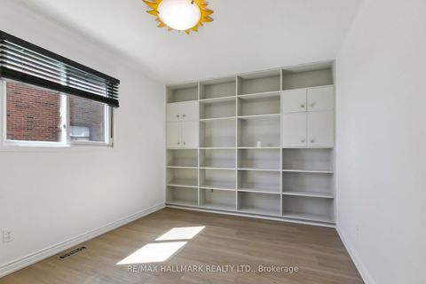 Photo 23 at 13 Fonthill Place, York University Heights, Toronto