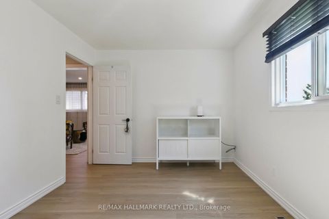 Photo 24 at 13 Fonthill Place, York University Heights, Toronto