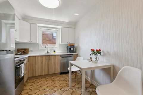 Photo 26 at 13 Fonthill Place, York University Heights, Toronto