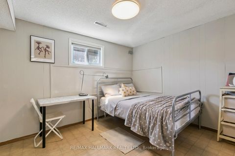 Photo 37 at 13 Fonthill Place, York University Heights, Toronto