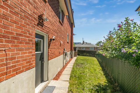 Photo 40 at 13 Fonthill Place, York University Heights, Toronto