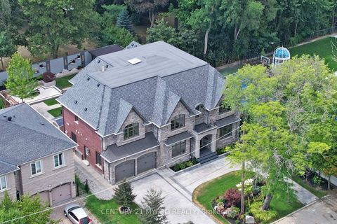 Photo 2 at 36 Farrington Drive, Windfields, Toronto