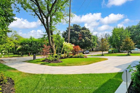 Photo 3 at 36 Farrington Drive, Windfields, Toronto
