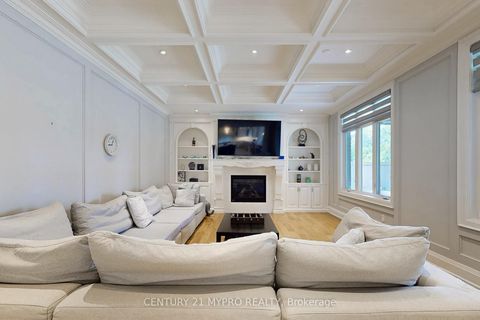 Photo 9 at 36 Farrington Drive, Windfields, Toronto