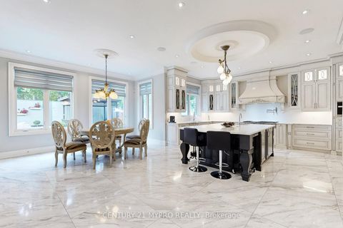 Photo 10 at 36 Farrington Drive, Windfields, Toronto