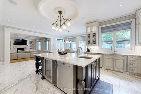 Photo 11 at 36 Farrington Drive, Windfields, Toronto