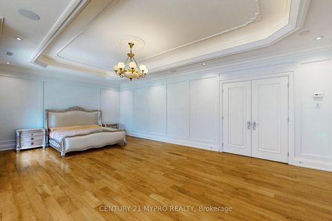 Photo 20 at 36 Farrington Drive, Windfields, Toronto