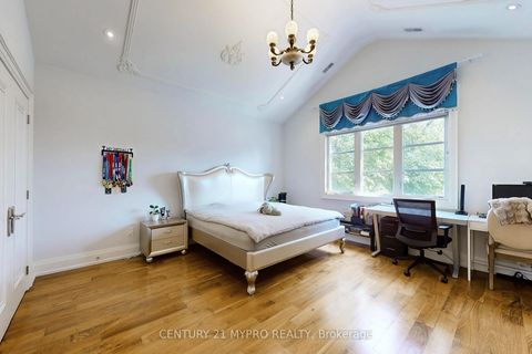 Photo 28 at 36 Farrington Drive, Windfields, Toronto