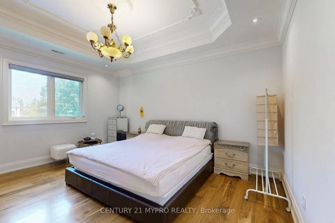 Photo 32 at 36 Farrington Drive, Windfields, Toronto