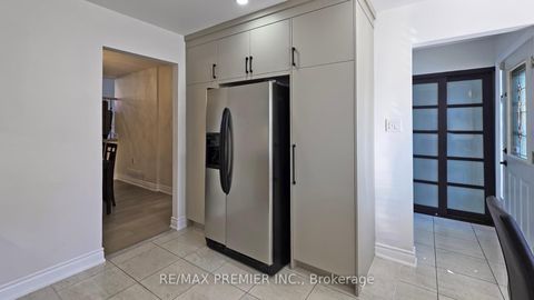 Photo 14 at 16 Magdalena Court, Jamestown, Toronto Photo 14 at 16 Magdalena Court, Jamestown, Toronto