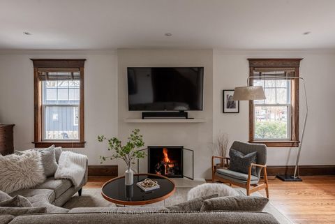 Photo 1 at 77 Catherine Avenue, Aurora Village, Aurora Photo 1 at 77 Catherine Avenue, Aurora Village, Aurora