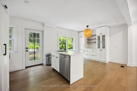 Photo 11 at 658 Davenport Road, Casa Loma, Toronto