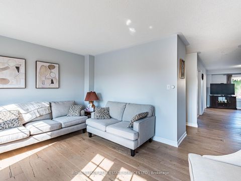 Photo 5 at 3087 Highvalley Road, BC Bronte Creek, Oakville