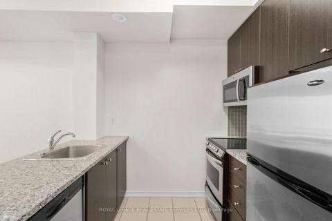 Photo 7 at 225 - 15 Coneflower Crescent, Branson, Toronto