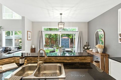 Photo 12 at 122 Estate Garden Drive, Oak Ridges, Richmond Hill