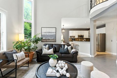 Photo 18 at 122 Estate Garden Drive, Oak Ridges, Richmond Hill