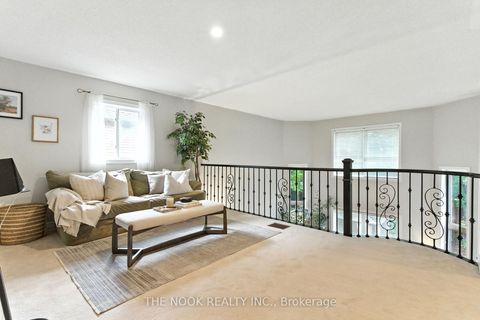 Photo 23 at 122 Estate Garden Drive, Oak Ridges, Richmond Hill