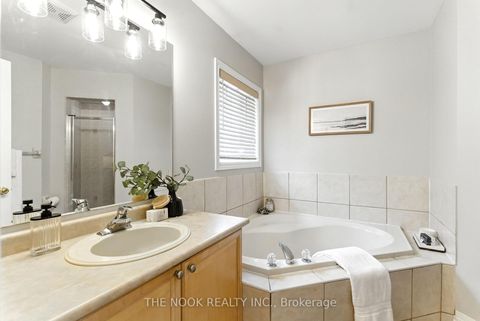 Photo 28 at 122 Estate Garden Drive, Oak Ridges, Richmond Hill