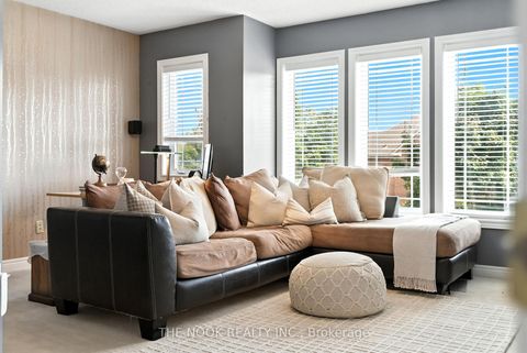 Photo 33 at 122 Estate Garden Drive, Oak Ridges, Richmond Hill