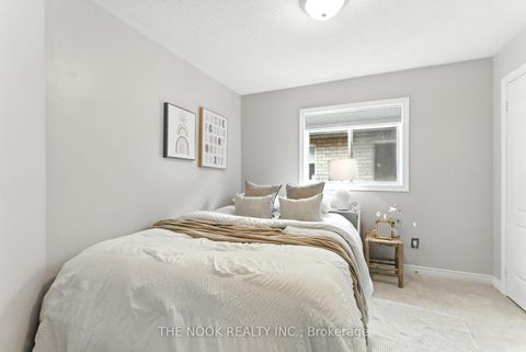 Photo 34 at 122 Estate Garden Drive, Oak Ridges, Richmond Hill