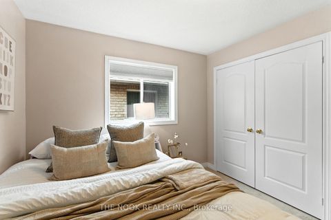 Photo 35 at 122 Estate Garden Drive, Oak Ridges, Richmond Hill