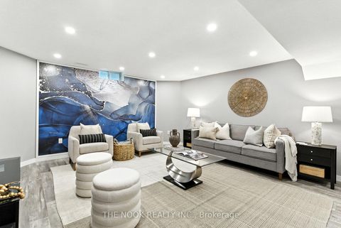 Photo 39 at 122 Estate Garden Drive, Oak Ridges, Richmond Hill