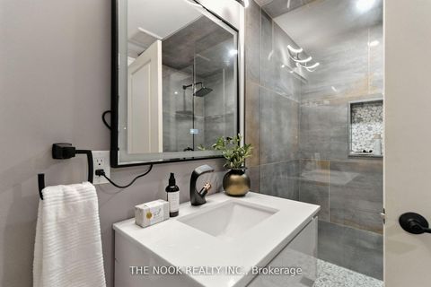 Photo 40 at 122 Estate Garden Drive, Oak Ridges, Richmond Hill