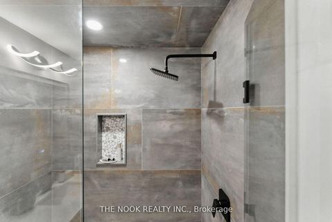 Photo 41 at 122 Estate Garden Drive, Oak Ridges, Richmond Hill