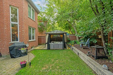 Photo 44 at 122 Estate Garden Drive, Oak Ridges, Richmond Hill