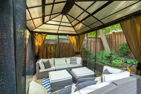 Photo 45 at 122 Estate Garden Drive, Oak Ridges, Richmond Hill