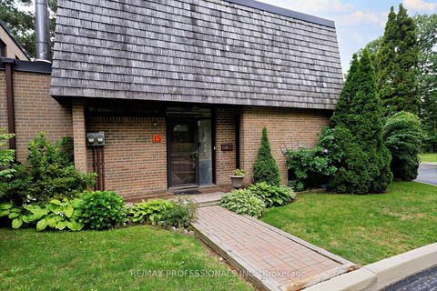 Photo 3 at 15 Raintree Path, West Deane, Toronto