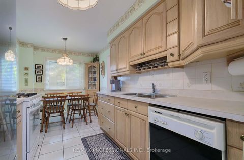 Photo 9 at 15 Raintree Path, West Deane, Toronto