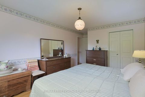 Photo 18 at 15 Raintree Path, West Deane, Toronto