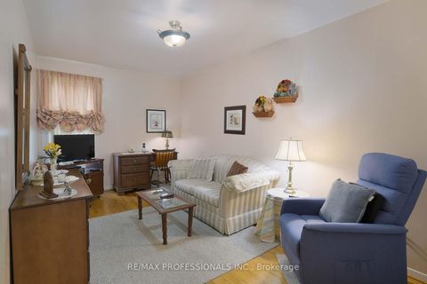Photo 20 at 15 Raintree Path, West Deane, Toronto