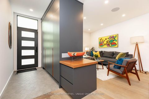 Photo 2 at 137 Marlborough Place, Annex, Toronto