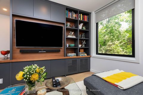Photo 5 at 137 Marlborough Place, Annex, Toronto