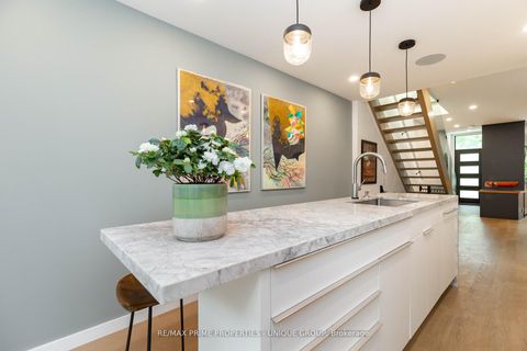 Photo 15 at 137 Marlborough Place, Annex, Toronto