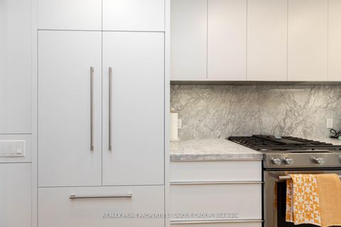 Photo 18 at 137 Marlborough Place, Annex, Toronto
