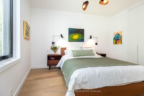 Photo 20 at 137 Marlborough Place, Annex, Toronto