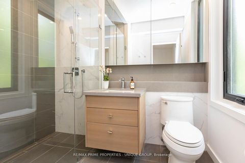 Photo 23 at 137 Marlborough Place, Annex, Toronto