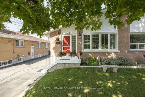 Photo 2 at 2 Ailsa Craig Court, Branson, Toronto