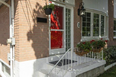 Photo 4 at 2 Ailsa Craig Court, Branson, Toronto