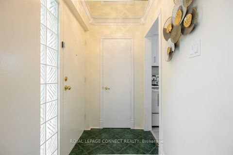 Photo 5 at 2 Ailsa Craig Court, Branson, Toronto