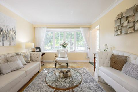 Photo 7 at 2 Ailsa Craig Court, Branson, Toronto