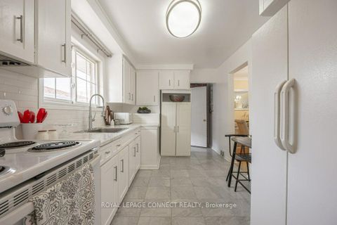 Photo 10 at 2 Ailsa Craig Court, Branson, Toronto