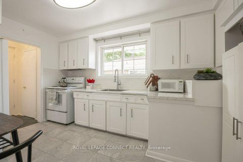 Photo 11 at 2 Ailsa Craig Court, Branson, Toronto