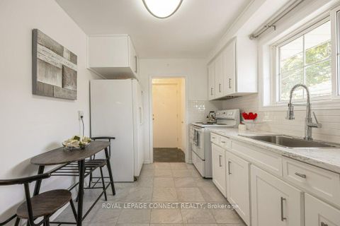 Photo 12 at 2 Ailsa Craig Court, Branson, Toronto