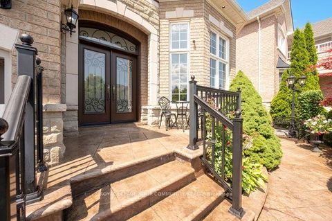 Photo 2 at 40 Barberry Crescent, Oak Ridges, Richmond Hill