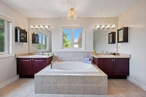 Photo 31 at 40 Barberry Crescent, Oak Ridges, Richmond Hill