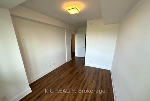 Photo 8 at 424 - 2 Old Mill Drive, Swansea, Toronto